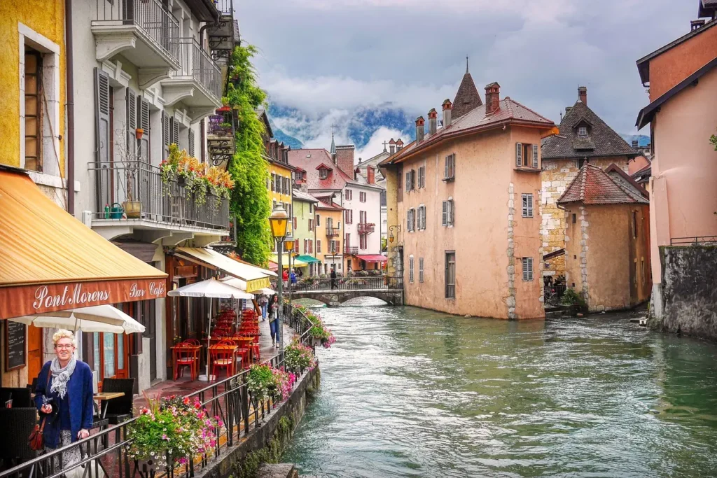 Belle photo d'une partie de la ville d'Annecy